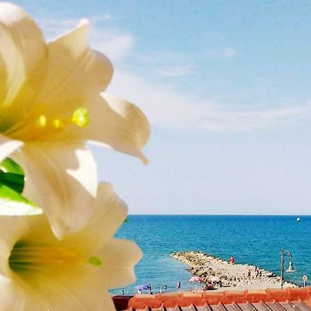 Al Giglio - Affittacamere カリアーティ エクステリア 写真